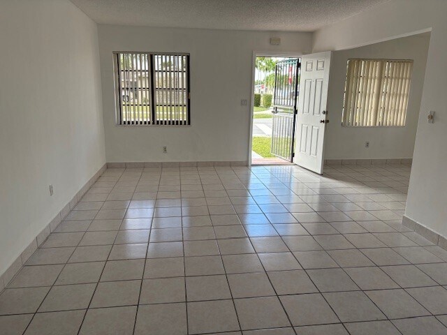 Building Photo - 3851 SW 119th Ave