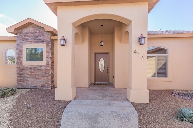 Building Photo - Modern 4 Bedroom 2 Bath Home!