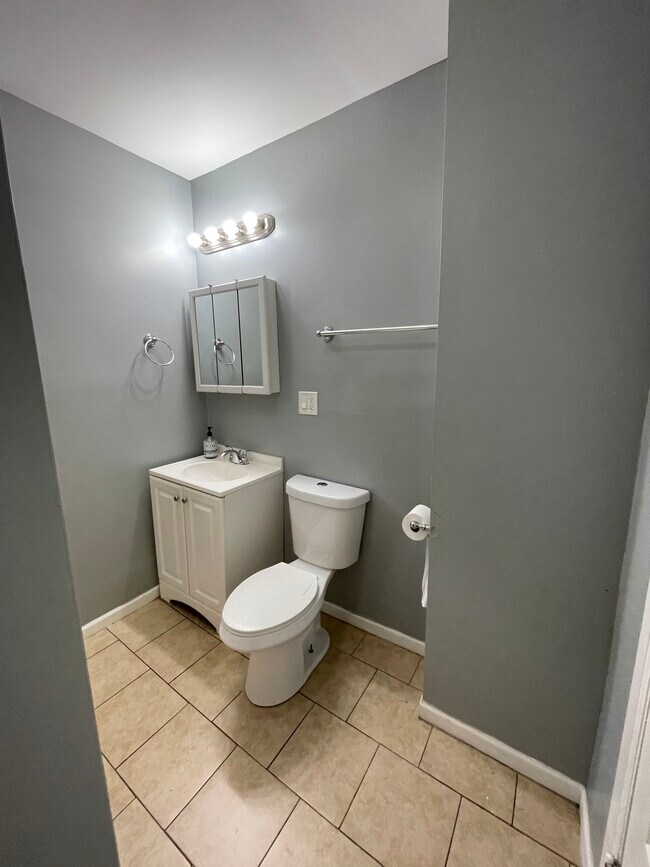 Building Photo - 2532 S Albany Ave