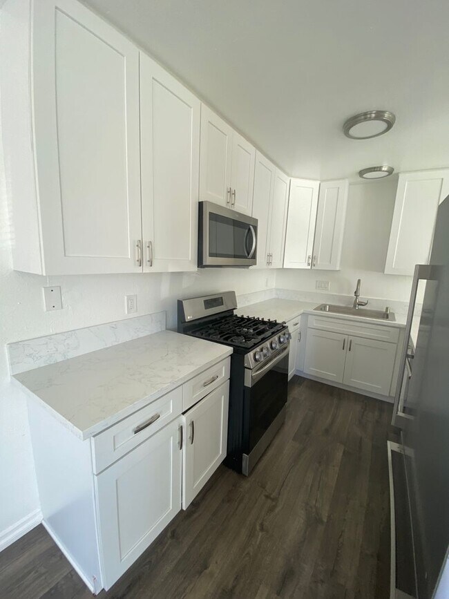 Building Photo - 34102 La Serena Dr