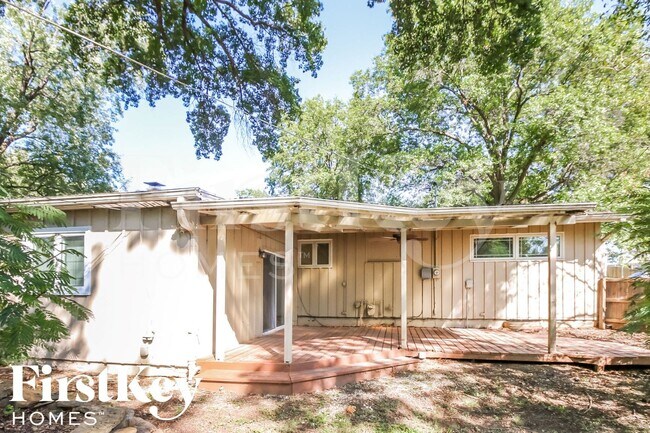 Building Photo - 2305 NE 61st St