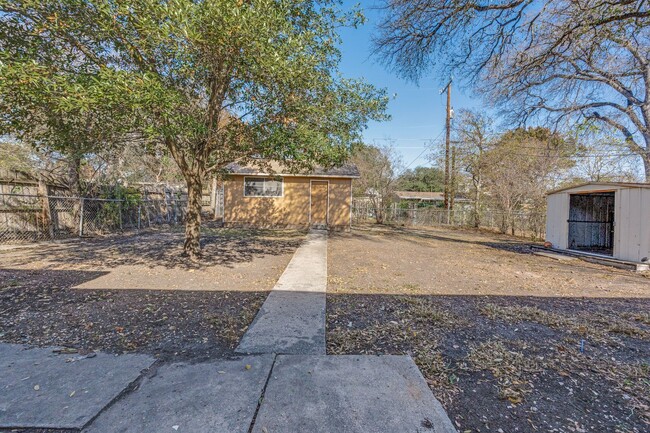 Building Photo - WILSHIRE VILLAGE 3-BEDROOM