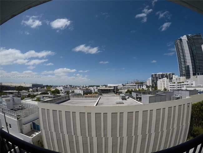 Building Photo - 1800 Collins Ave