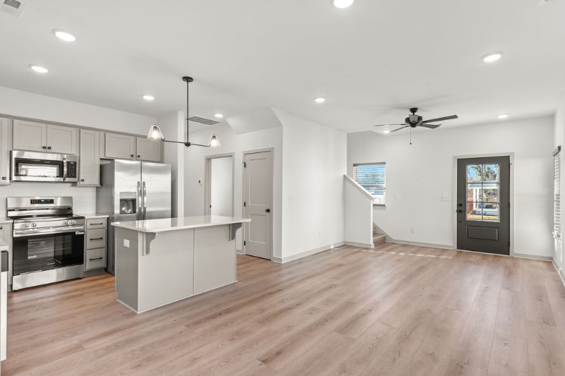 Building Photo - 313 W Broad St