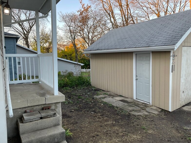 Building Photo - 2116 Wayne Ave