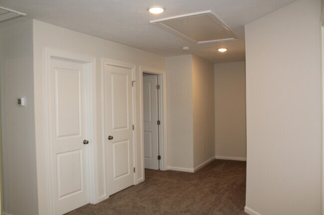 Building Photo - 846 Lillian Pk Dr