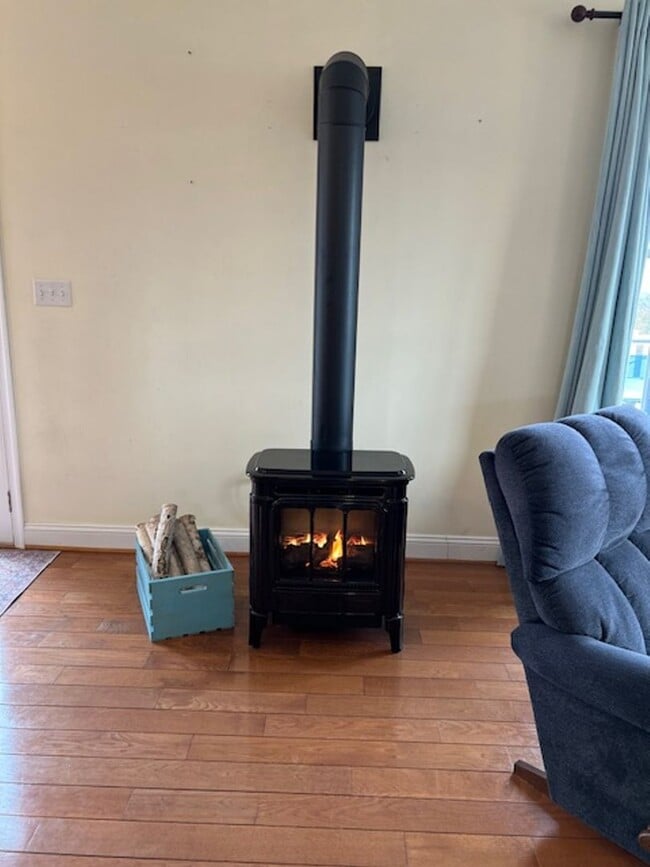 Building Photo - Single Family Home with Breathtaking Views