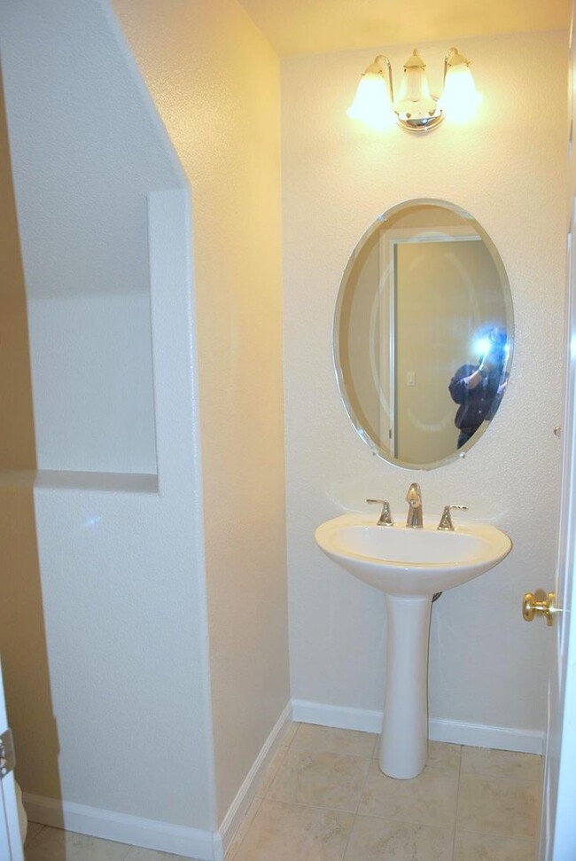 Building Photo - Bright 2 Story Home In Great Dublin Ranch ...