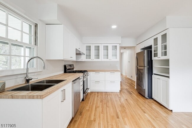 Building Photo - 50 Colonial Way