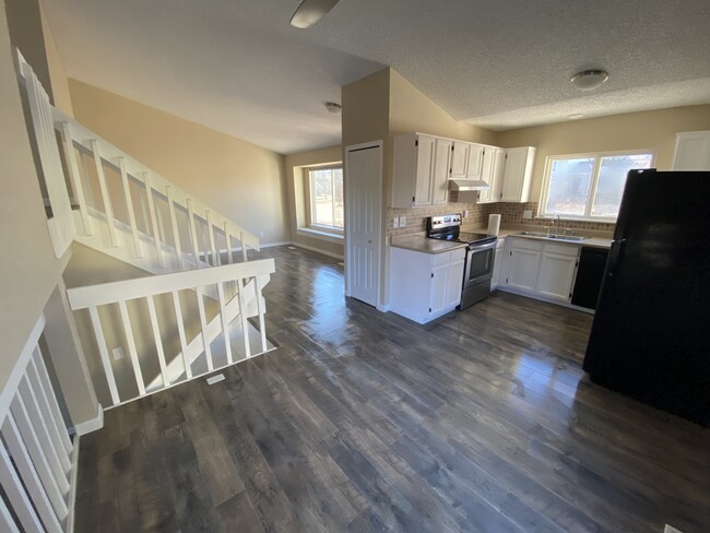 Main level - 3955 Glenhurst St