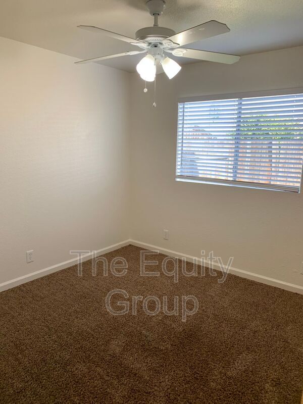 Building Photo - 3928 W Meadow Ave