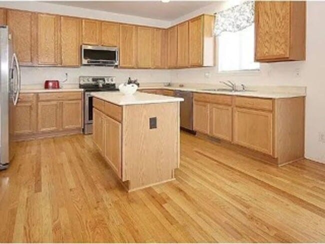 Building Photo - Multi Level Home with Fabulous Mountain Vi...