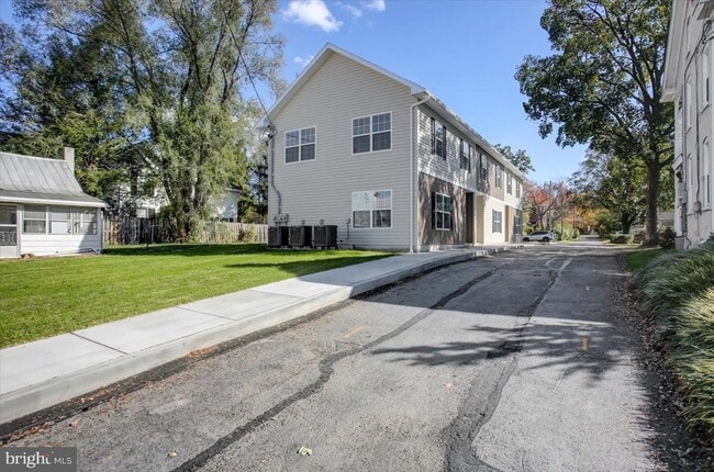 Building Photo - 36 Dahlgren St