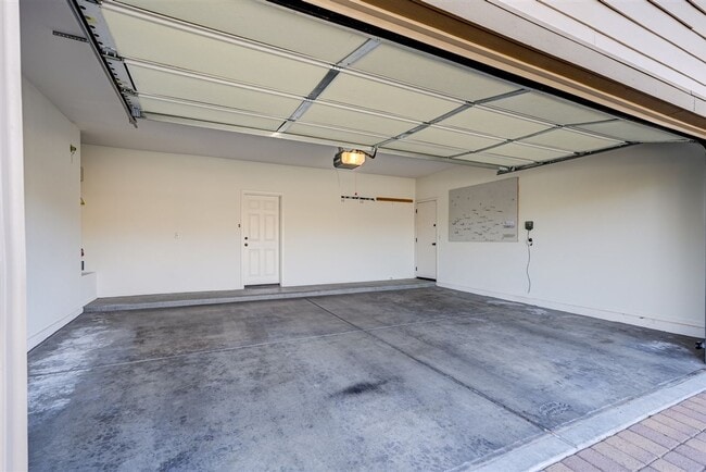 Building Photo - 4 bedroom, 2 bath Home in Quailwood