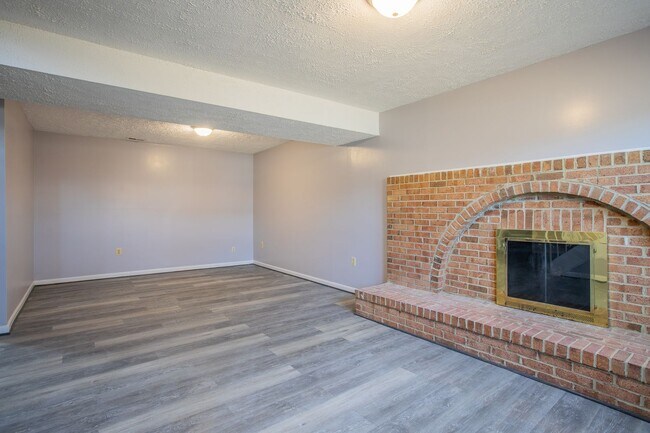Building Photo - Beautiful 5 BR/3 BA Single-Family Home wit...