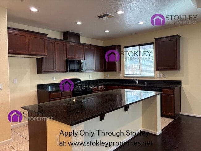 Building Photo - 2573 Tampico Dr