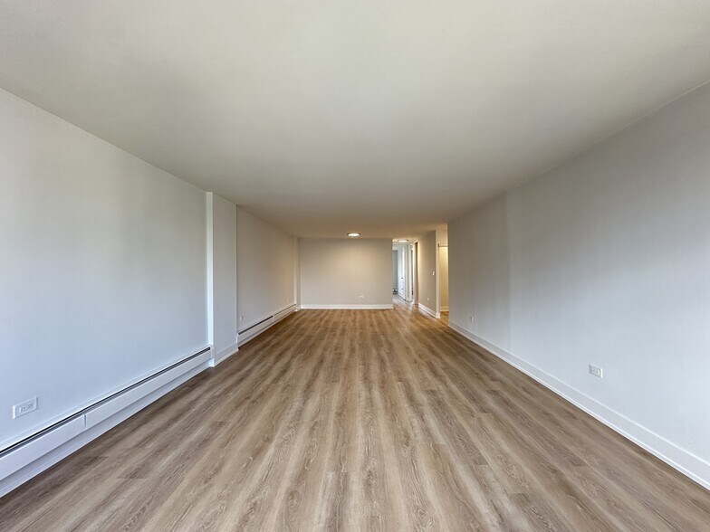 Building Photo - 1349 N Dearborn St