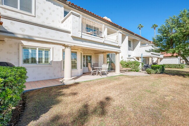 Building Photo - 260 Vista Royale Cir E