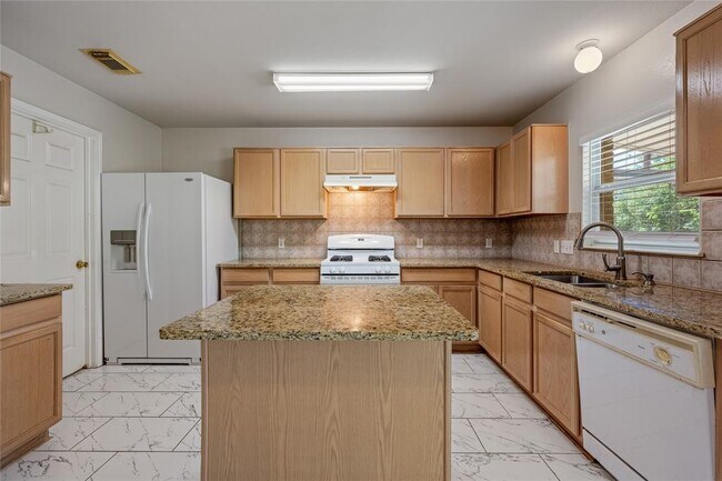Building Photo - 14716 Lantern Dr