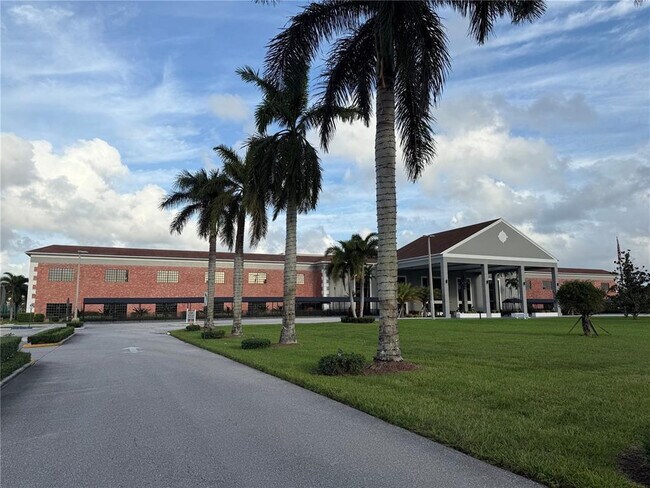 Building Photo - 138 Fanshaw D