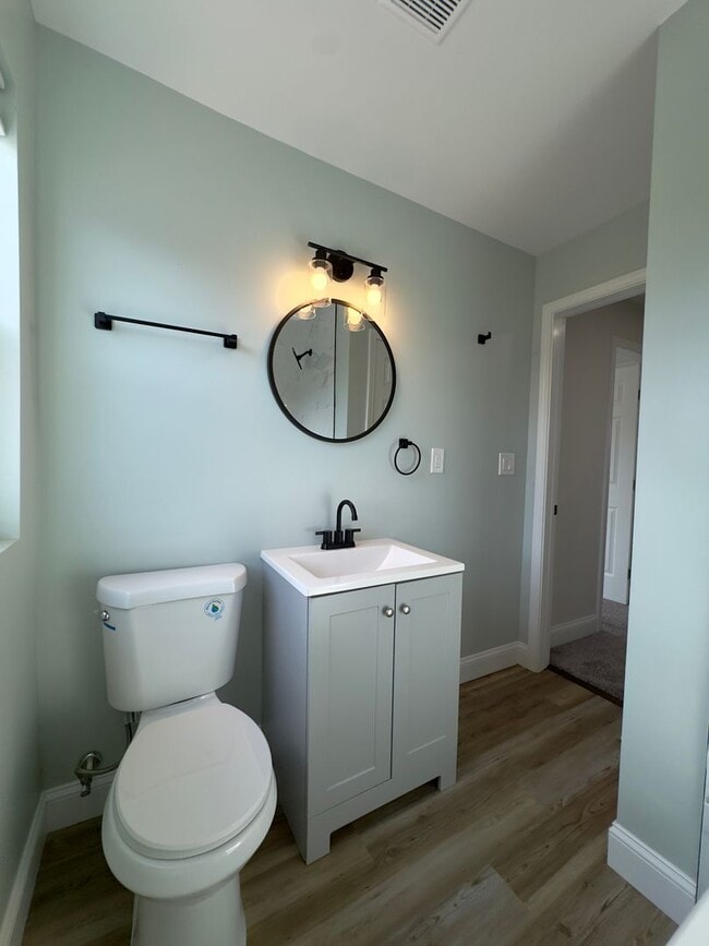 Building Photo - Spacious 3Bed/2Bath Townhome with Modern Amenities and Outdoor Space in Woodlawn MD