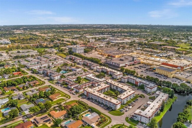 Building Photo - 1300 NW 43 Terrace