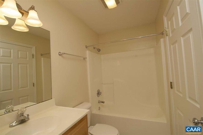 Building Photo - 121 Bryant Dr