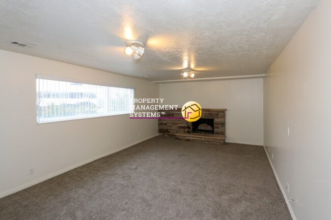 Building Photo - 4 Bedroom Cottonwood Heights Home