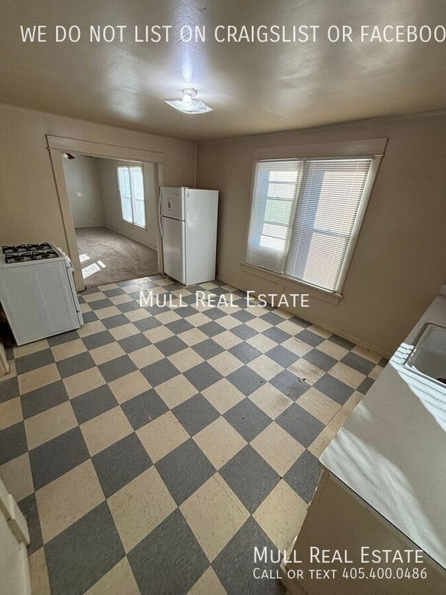 Building Photo - 504 N Wentz St