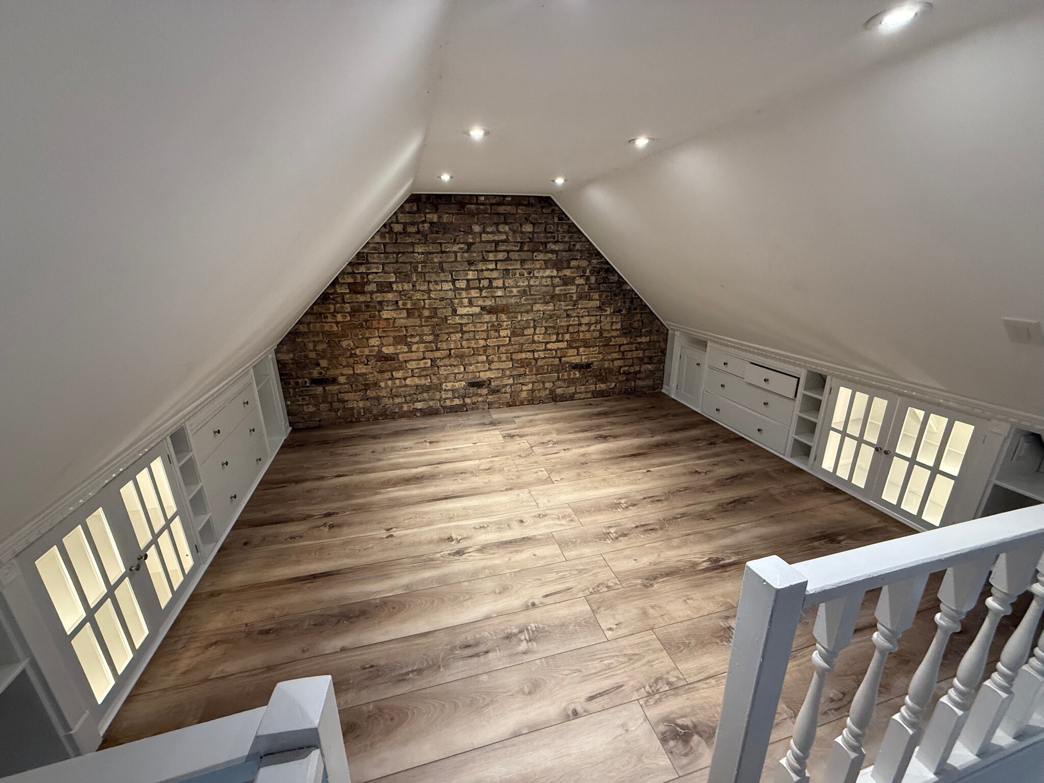 Building Photo - 534 W Brompton Ave