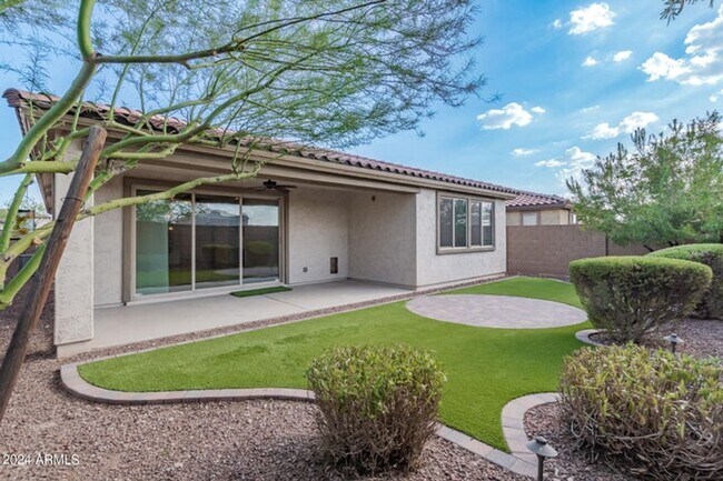 Building Photo - Charming 4 bedroom, 3 bath home in North P...