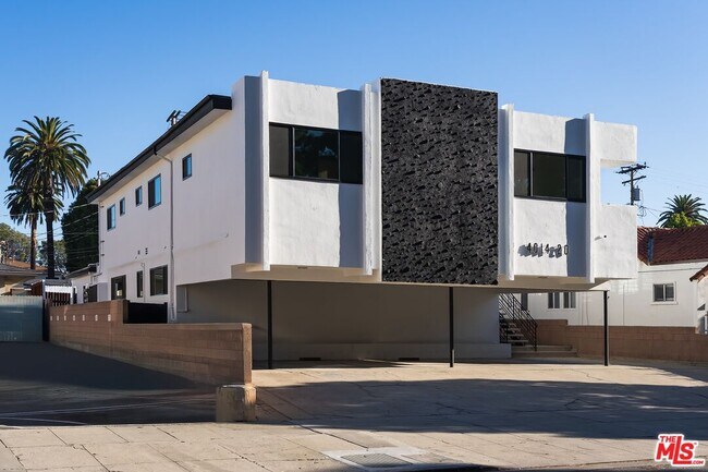 Building Photo - 4020 La Salle Ave