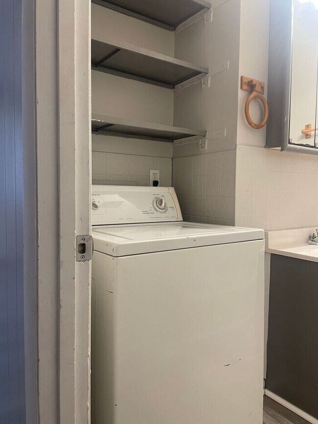 Building Photo - 2103 Tyler St