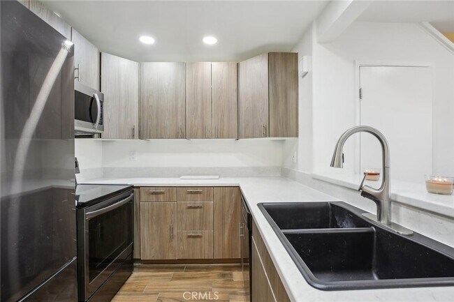Building Photo - 25761 Le Parc