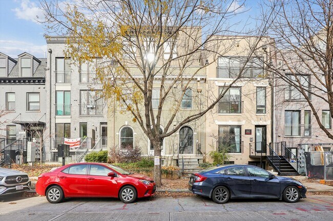 Primary Photo - 1469 Harvard St NW