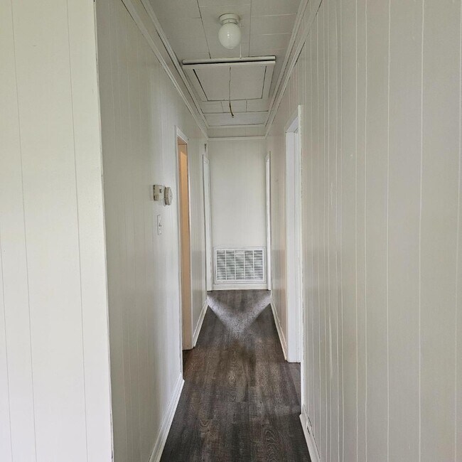 Building Photo - 611 Willow St