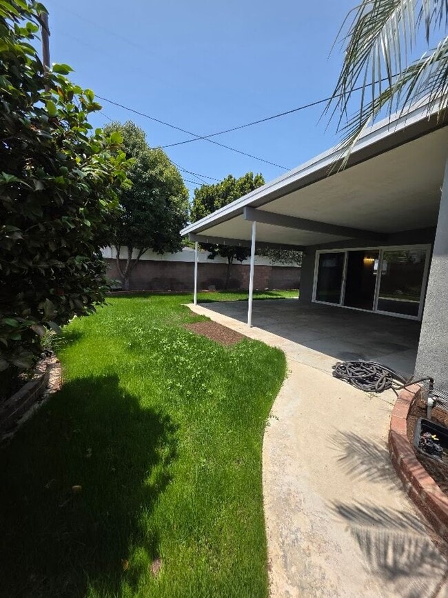 Building Photo - TURNKEY-RENT READY SPACIOUS 2BD/2BA HOME, 2-CAR GARAGE WITH AN AUTOMATIC ROLL-UP DOOR, LARGE COVE...
