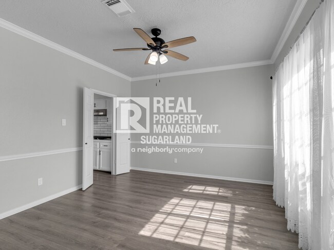 Building Photo - Executive Living in the Heart of Sugar Land