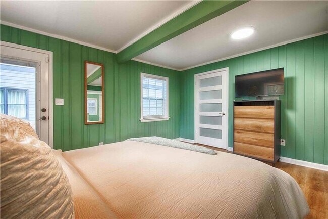 Building Photo - 1225 Graymont Dr SW