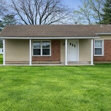 Building Photo - 1320 Yakel St