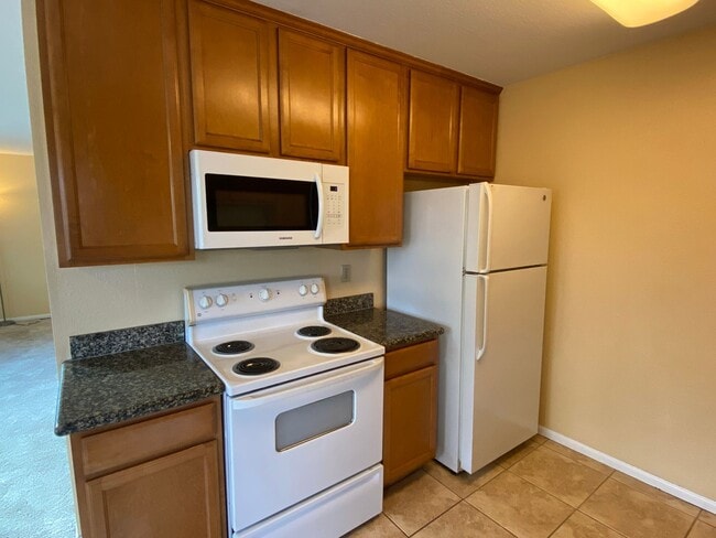 Building Photo - Madison Ballantyne 2 Bedroom Apartment