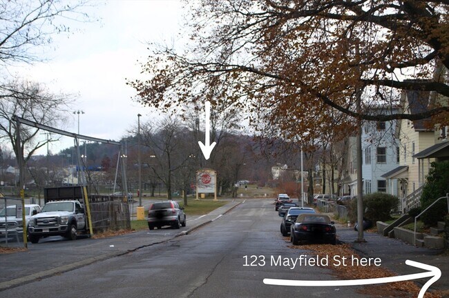 Building Photo - 123 Mayfield St