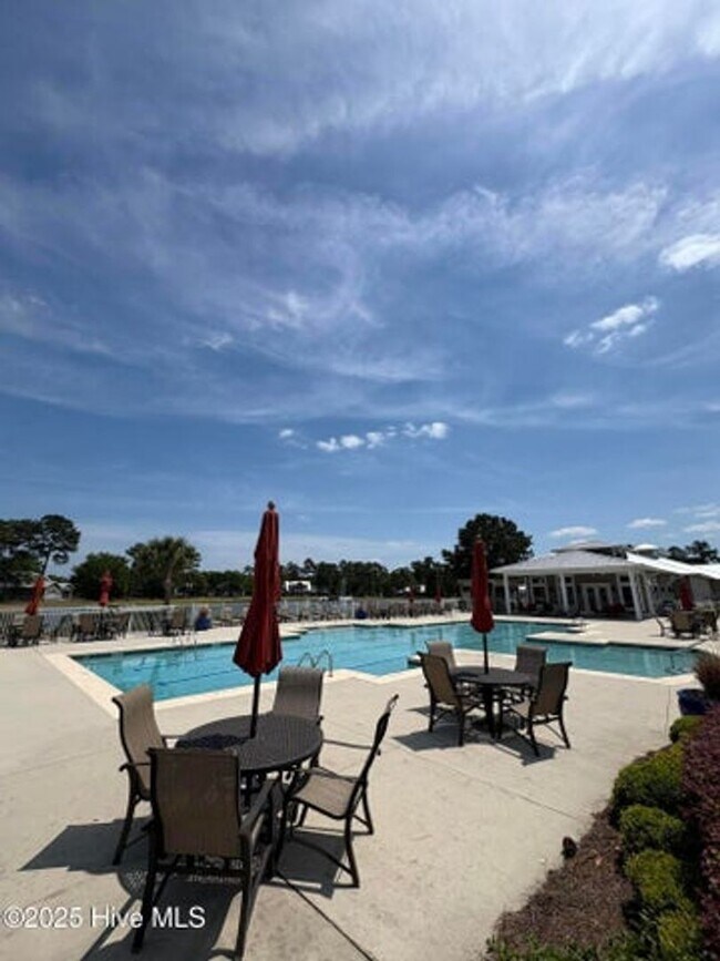 Building Photo - Welcome to this stunning 4-bedroom, 3.5-ba...