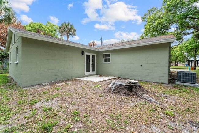 Building Photo - 1087 Swan St