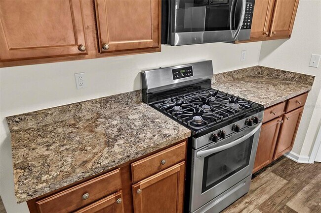 Building Photo - 137 Fairway Ct
