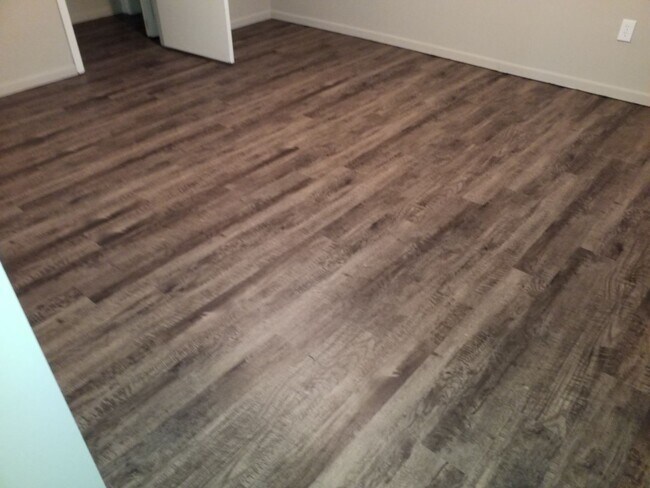 Building Photo - NO SECURITY DEPOSIT for OCTOBER MOVE IN! A...
