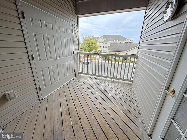 Building Photo - 525 Highland Ests