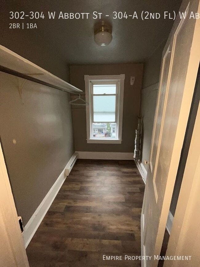 Building Photo - 302-304 W Abbott St-304-A (2nd Fl) W Abbott St 304-A