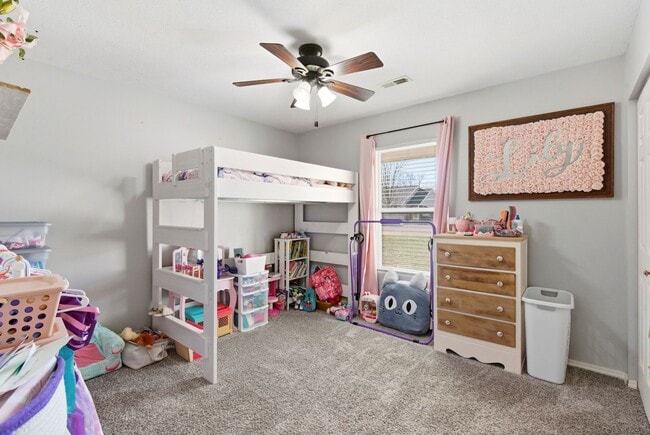 Building Photo - 3 Bedroom | 2 Bathroom | 2 Car Garage | Nixa Schools| Fireplace | Fenced yard | Solar Panels!