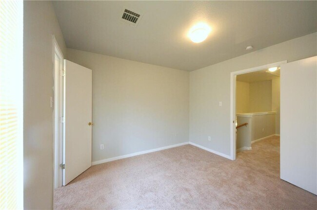 Building Photo - 2874 Southampton Way